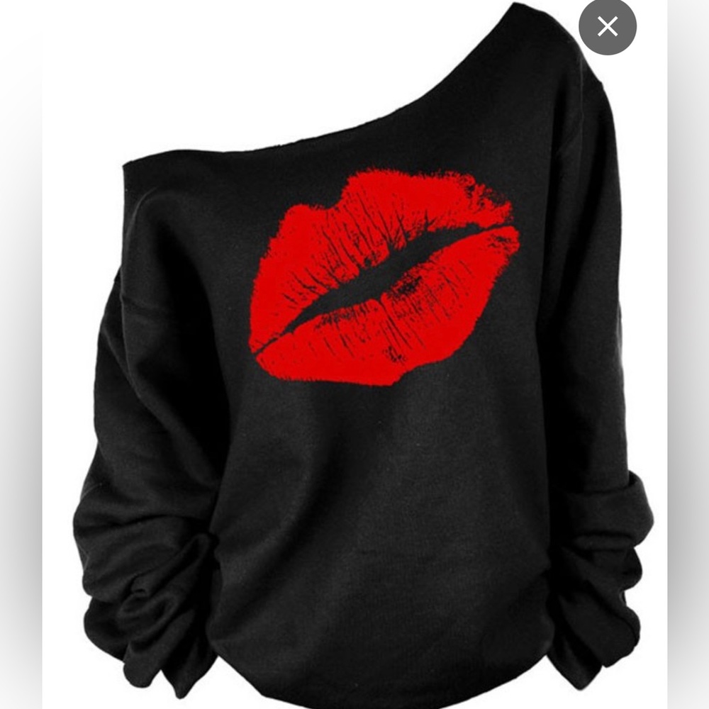 Size med off shoulder lips sweatshirt